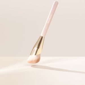 foundation brush sku 1 b4e67510 3fda 4ca6 a72a e7b955d788a8.jpg